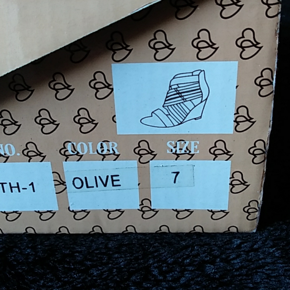 Heels - Picture 4 of 4